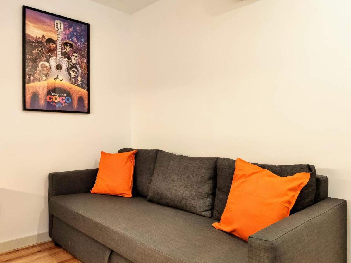 Bombarda Cinema Apartments Porto Bagian luar foto