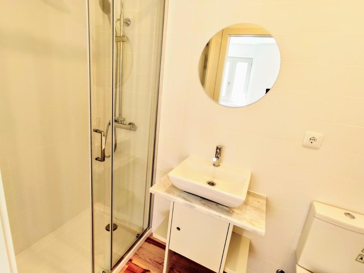 Bombarda Cinema Apartments Porto Bagian luar foto
